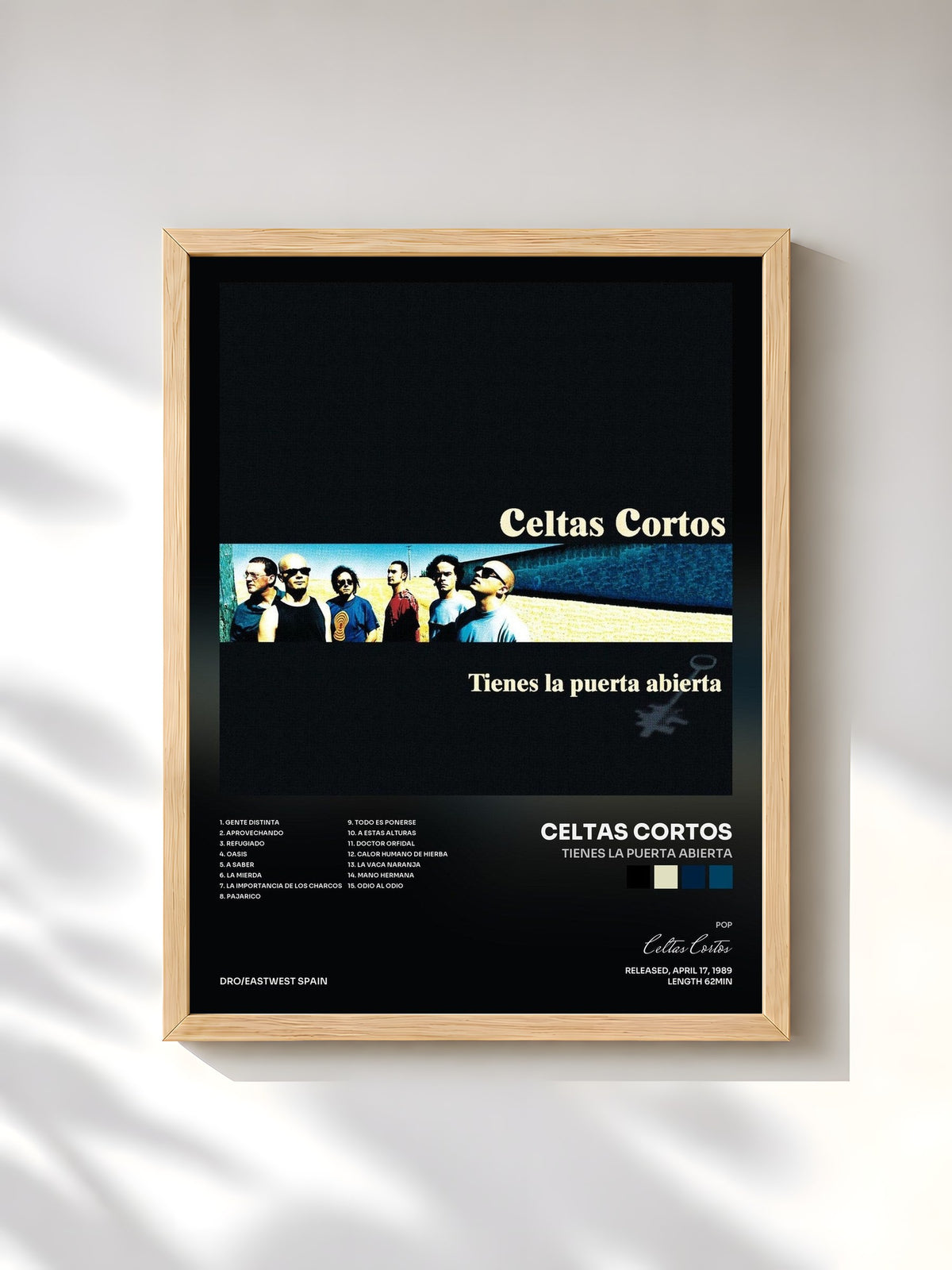 #bois Tableau de l'album Tienes La Puerta Abierta de Celtas Cortos, cadre en bois brut, imprimé et encadré en France