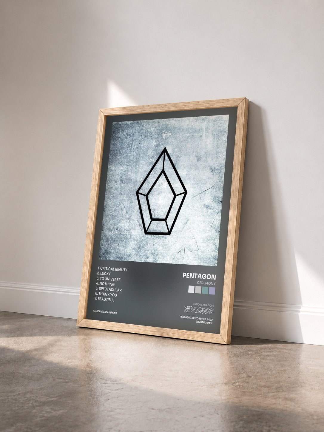 #bois Tableau de l'album CEREMONY de PENTAGON vu de trois quarts, cadre en bois brut