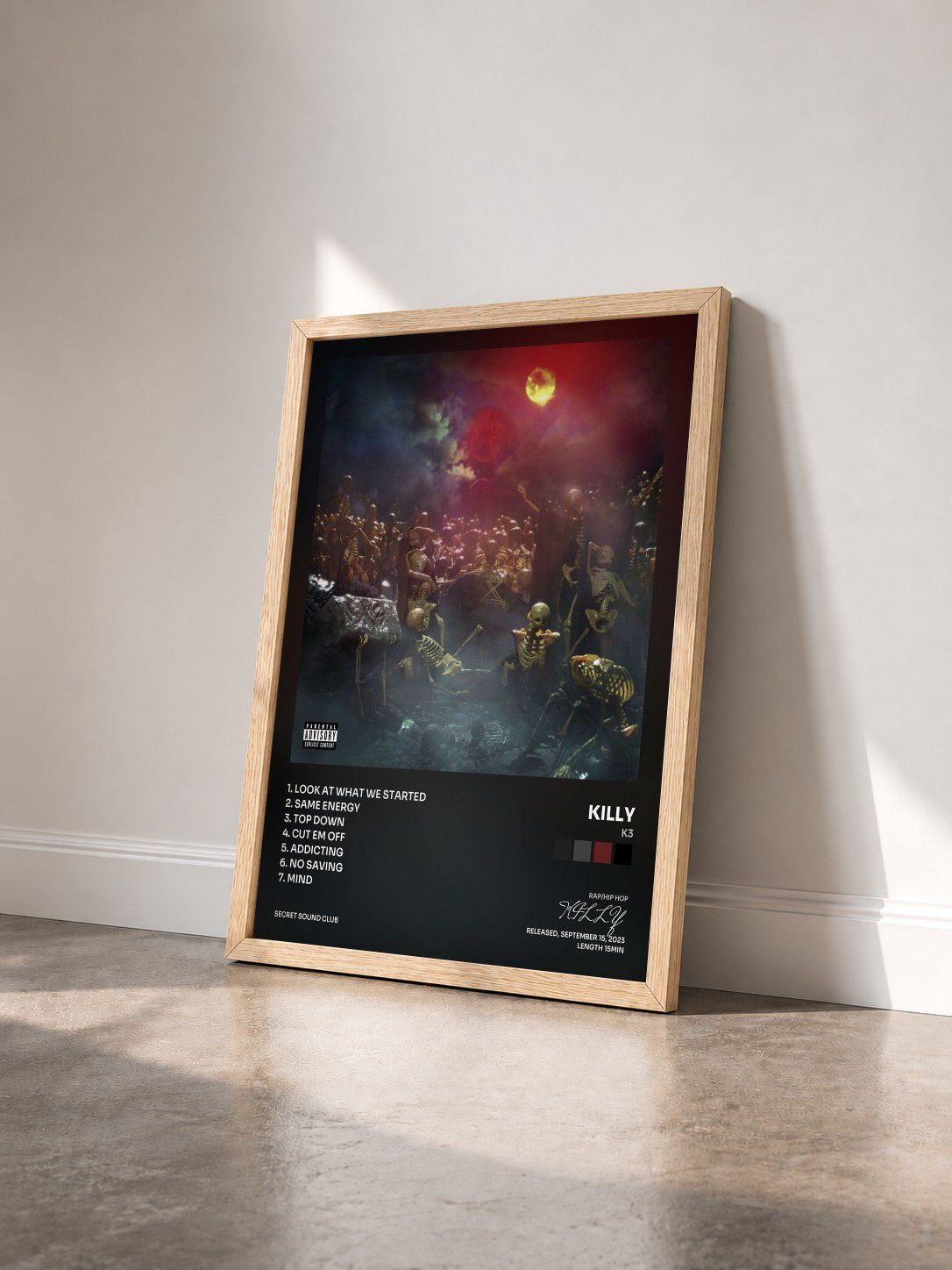 #bois Tableau de l'album K3 de KILLY vu de trois quarts, cadre en bois brut