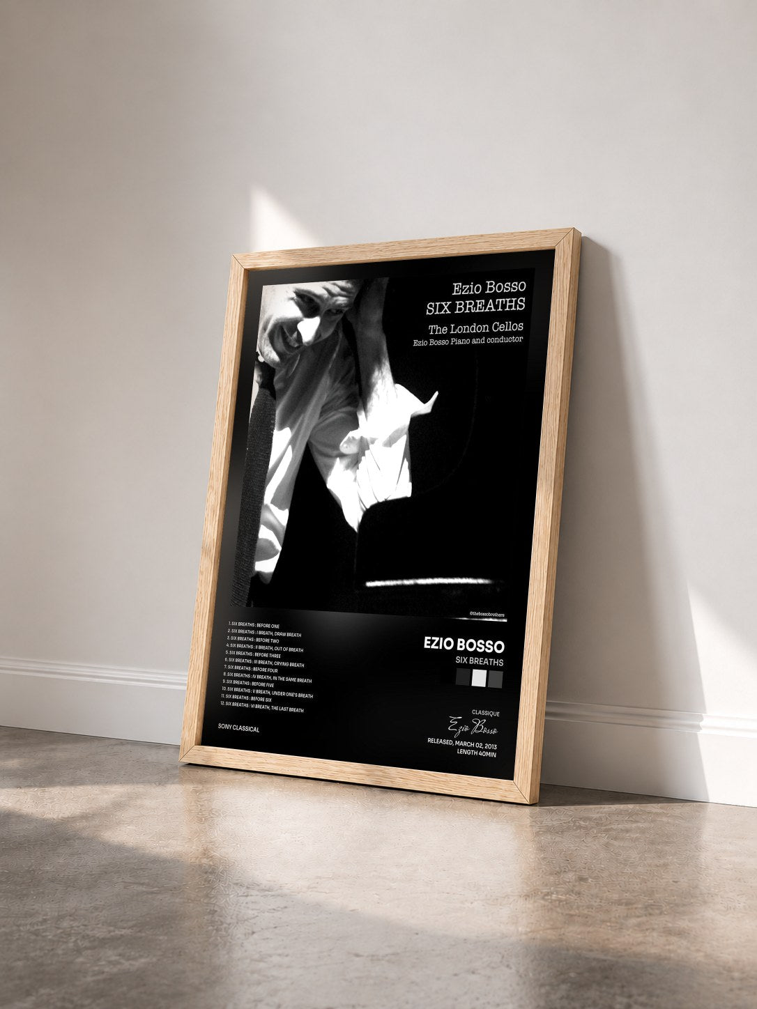 #bois Tableau de l'album Six Breaths de Ezio Bosso vu de trois quarts, cadre en bois brut