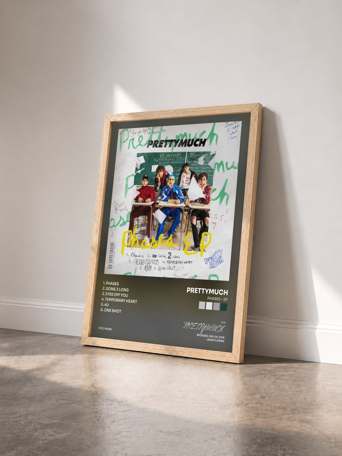 #bois Tableau de l'album Phases - EP de PRETTYMUCH vu de trois quarts, cadre en bois brut