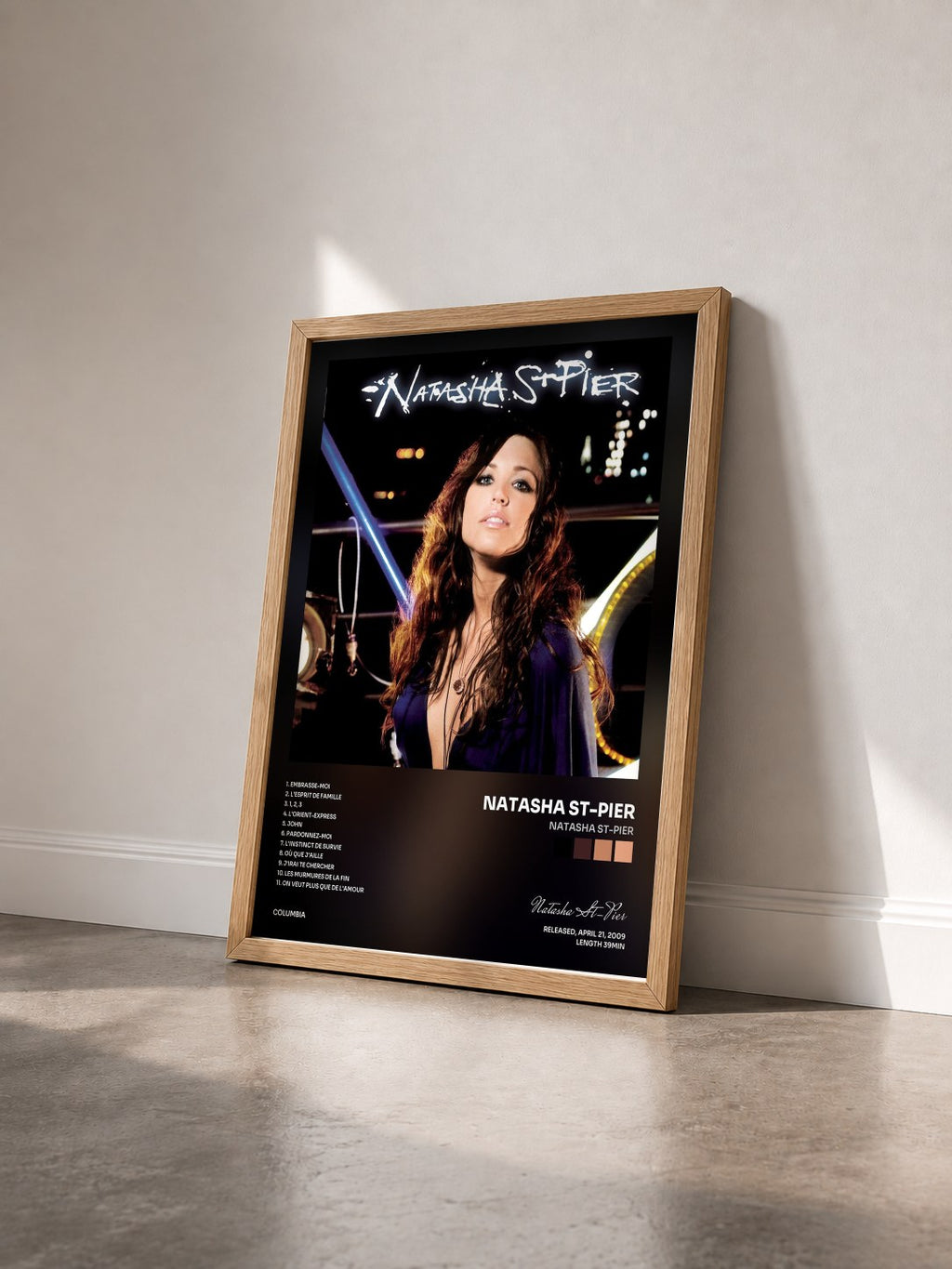 #bois Tableau de l'album Natasha St-Pier de Natasha St-Pier vu de trois quarts, cadre en bois brut