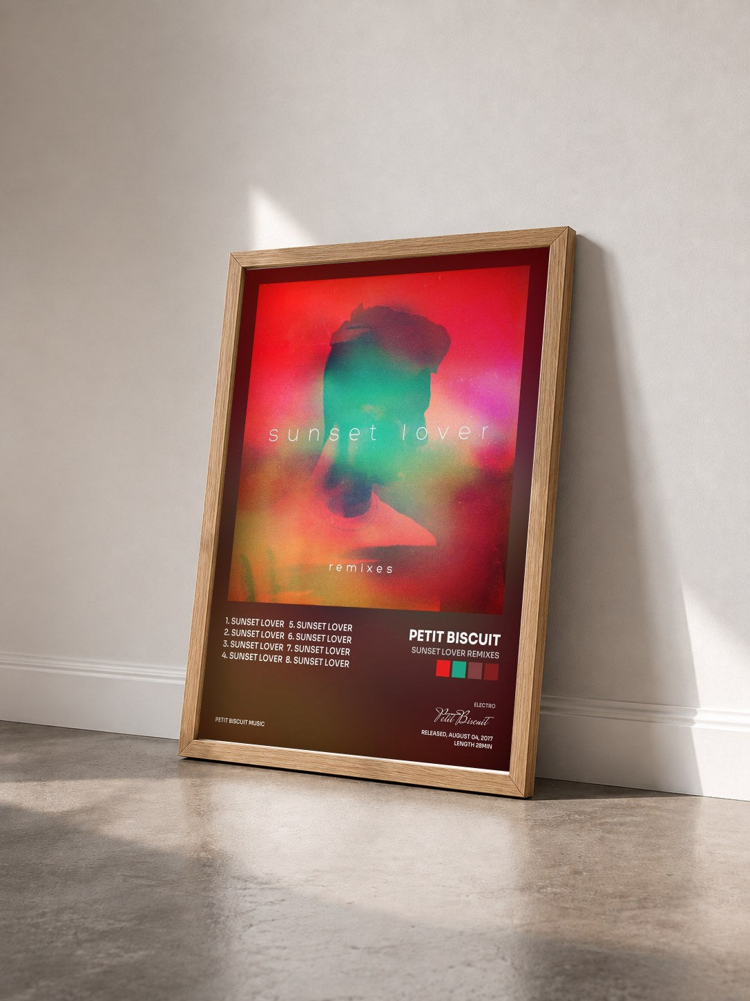 #bois Tableau de l'album Sunset Lover Remixes de Petit Biscuit vu de trois quarts, cadre en bois brut