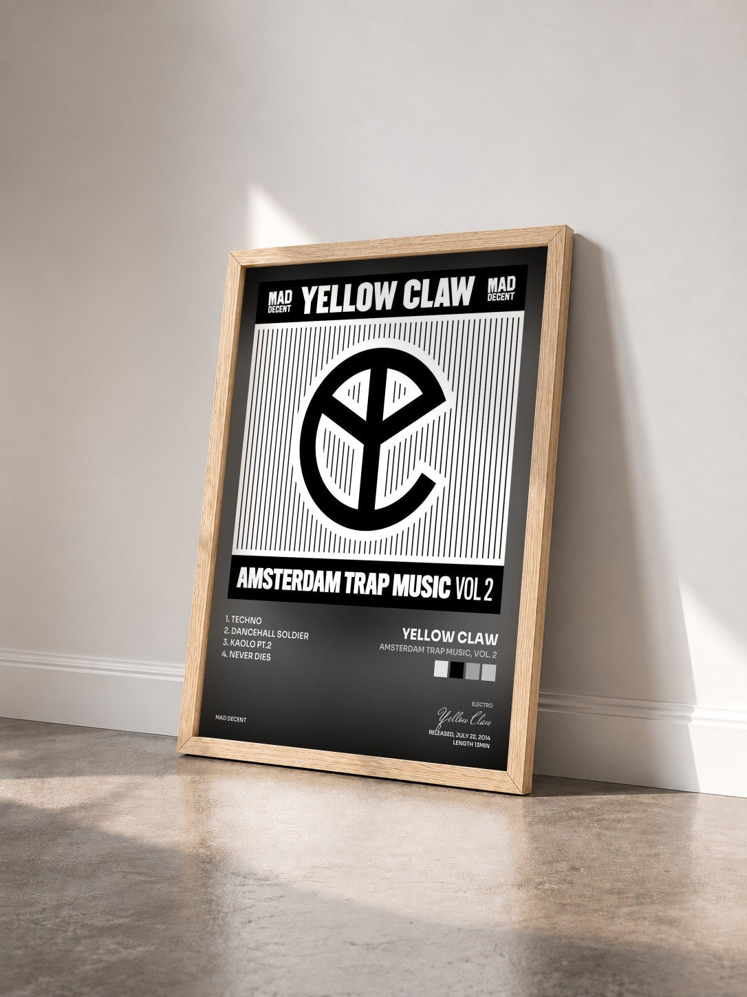 #bois Tableau de l'album Amsterdam Trap Music, Vol. 2 de Yellow Claw vu de trois quarts, cadre en bois brut