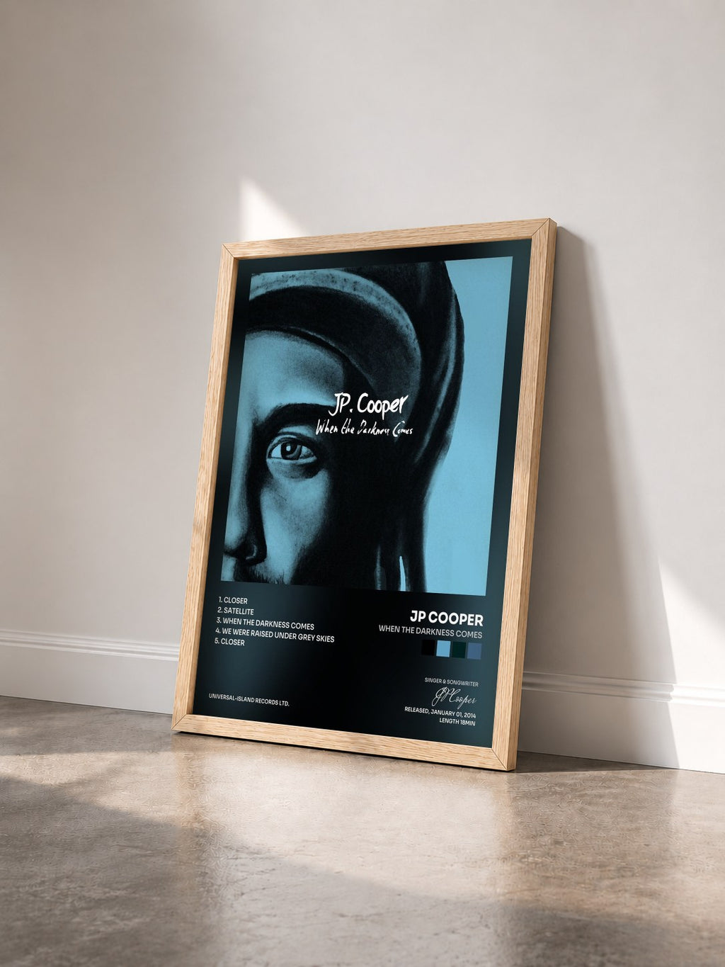 #bois Tableau de l'album When The Darkness Comes de JP Cooper vu de trois quarts, cadre en bois brut