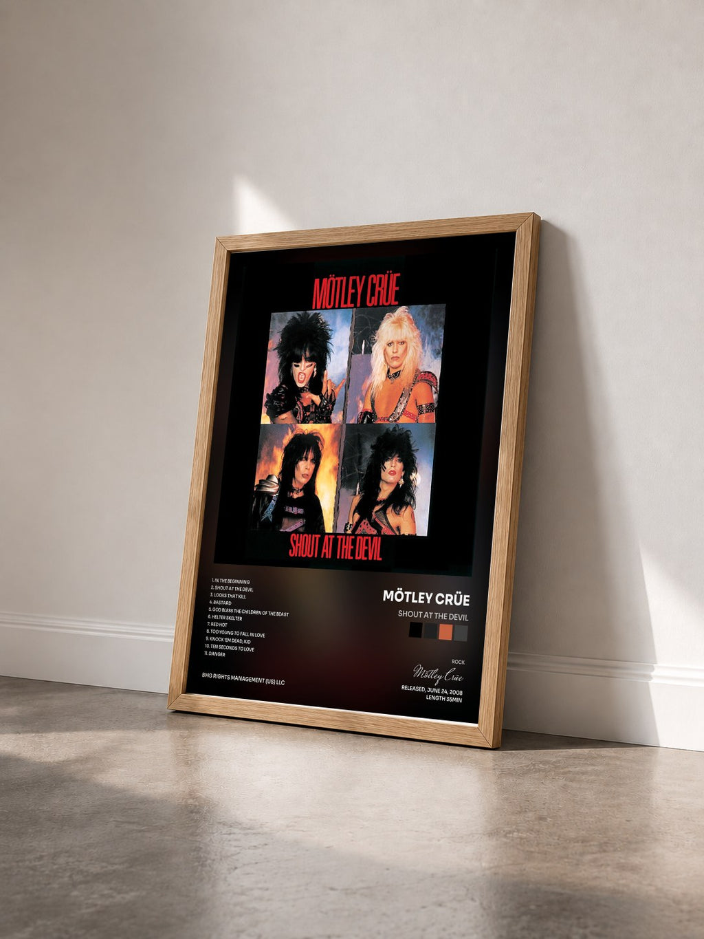 #bois Tableau de l'album Shout At The Devil de Mötley Crüe vu de trois quarts, cadre en bois brut
