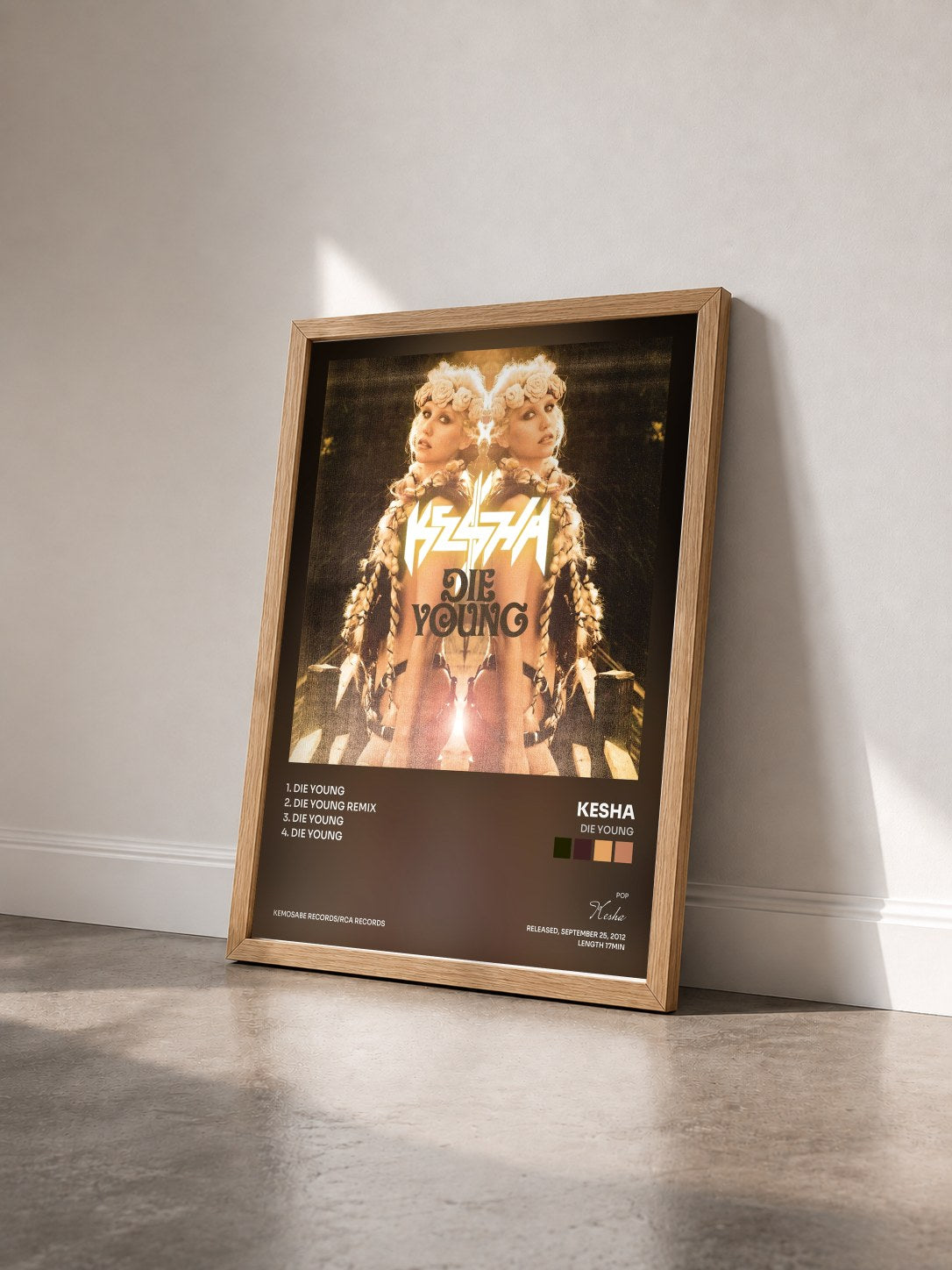 #bois Tableau de l'album Die Young de Kesha vu de trois quarts, cadre en bois brut