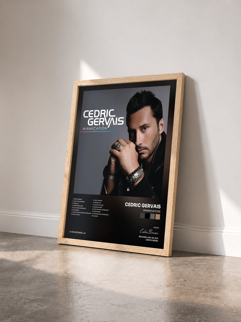 #bois Tableau de l'album Miamication de Cedric Gervais vu de trois quarts, cadre en bois brut