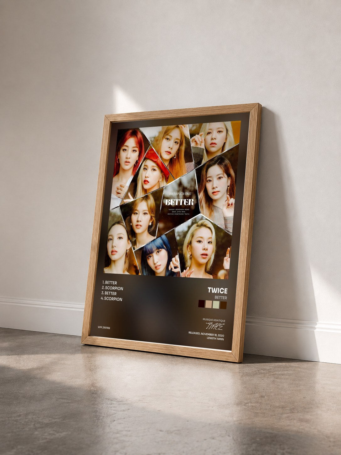 #bois Tableau de l'album BETTER de TWICE vu de trois quarts, cadre en bois brut