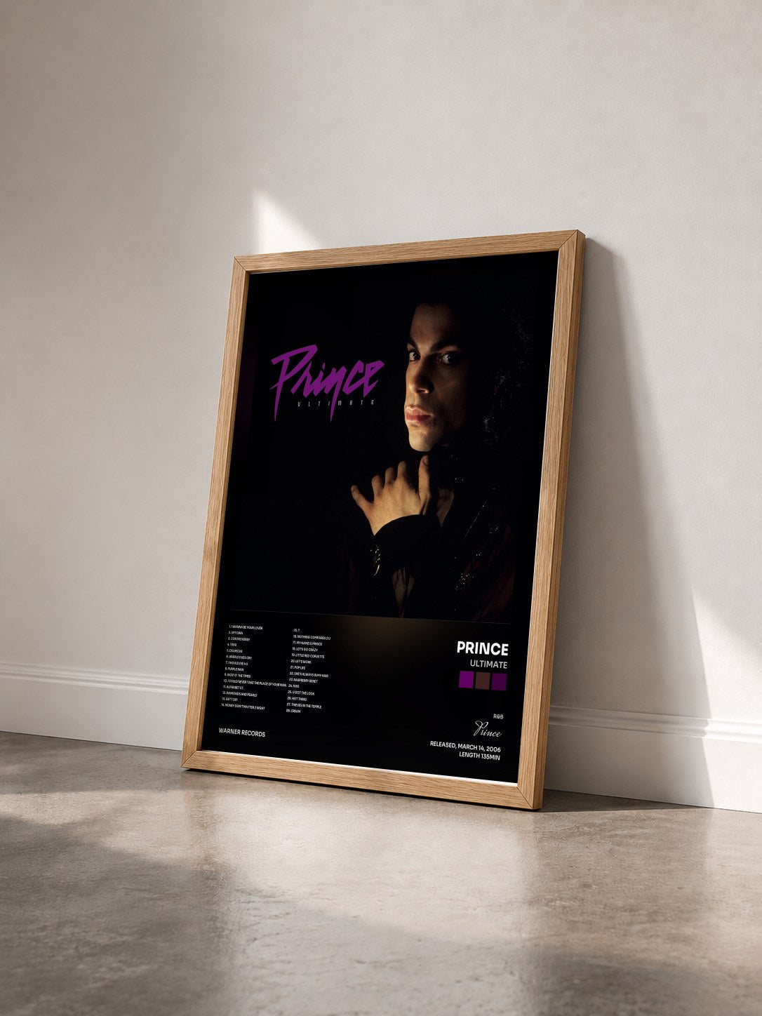 #bois Tableau de l'album Ultimate de Prince vu de trois quarts, cadre en bois brut