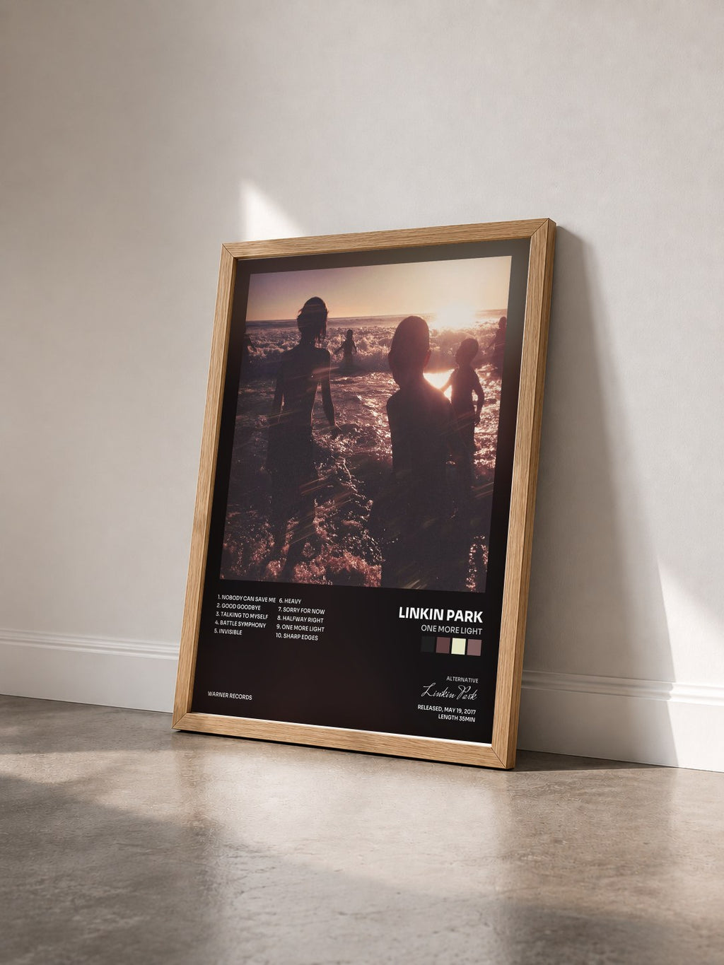 #bois Tableau de l'album One More Light de Linkin Park vu de trois quarts, cadre en bois brut