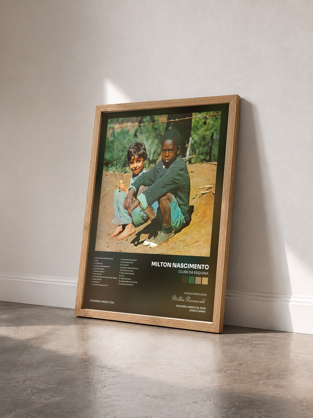 #bois Tableau de l'album Clube Da Esquina de Milton Nascimento vu de trois quarts, cadre en bois brut