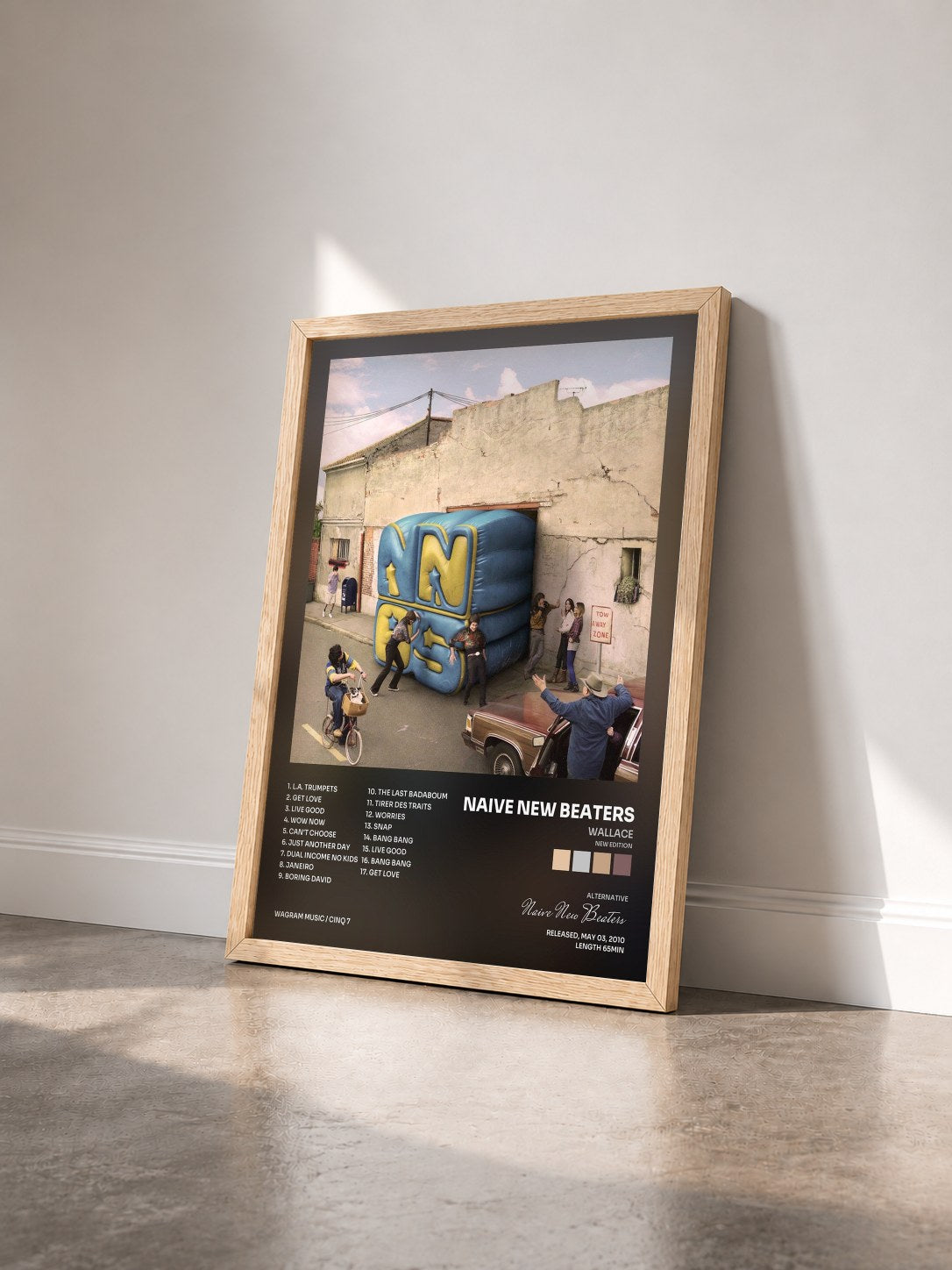 #bois Tableau de l'album Wallace (new edition) de Naive New Beaters vu de trois quarts, cadre en bois brut