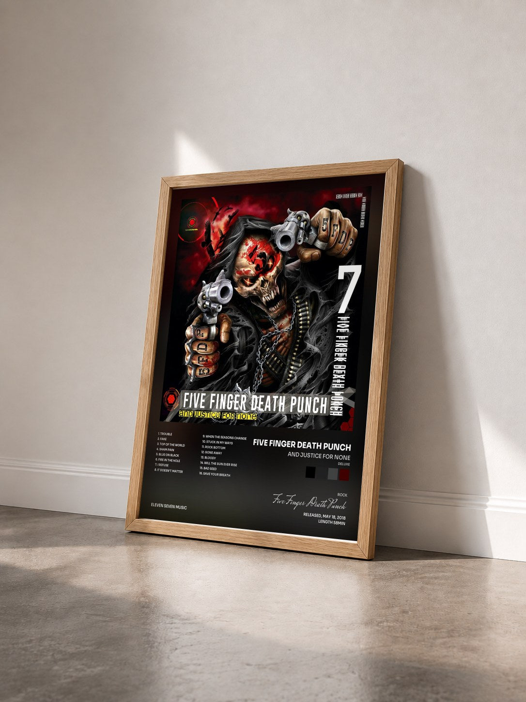 #bois Tableau de l'album And Justice for None (Deluxe) de Five Finger Death Punch vu de trois quarts, cadre en bois brut
