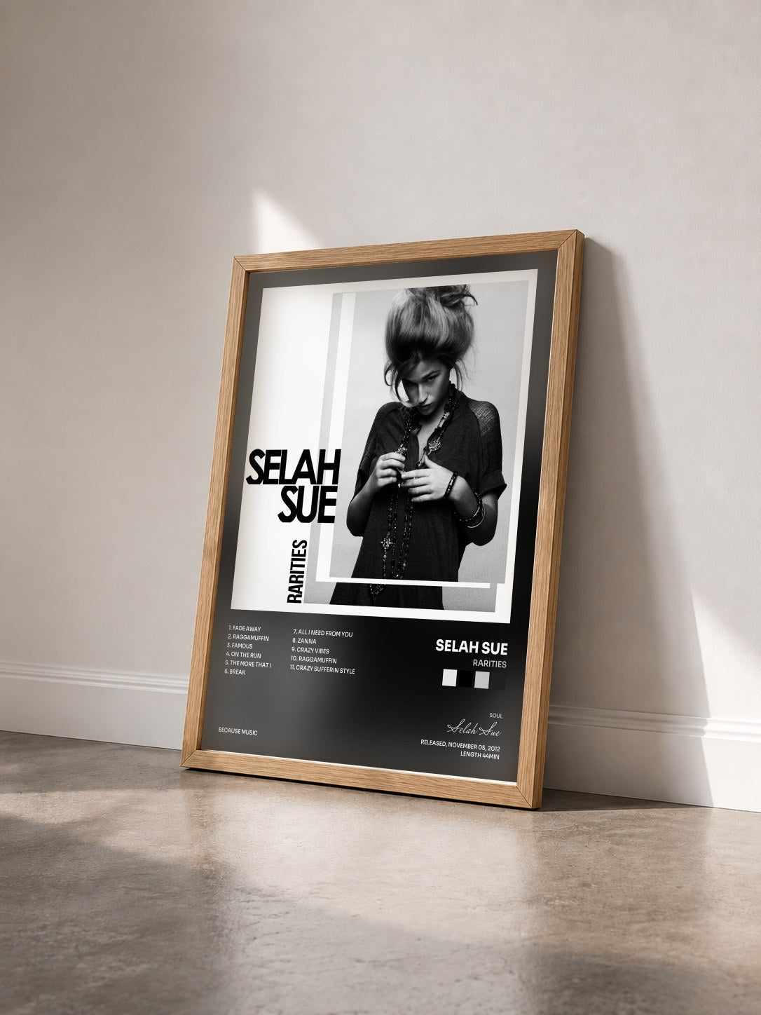 #bois Tableau de l'album Rarities de Selah Sue vu de trois quarts, cadre en bois brut