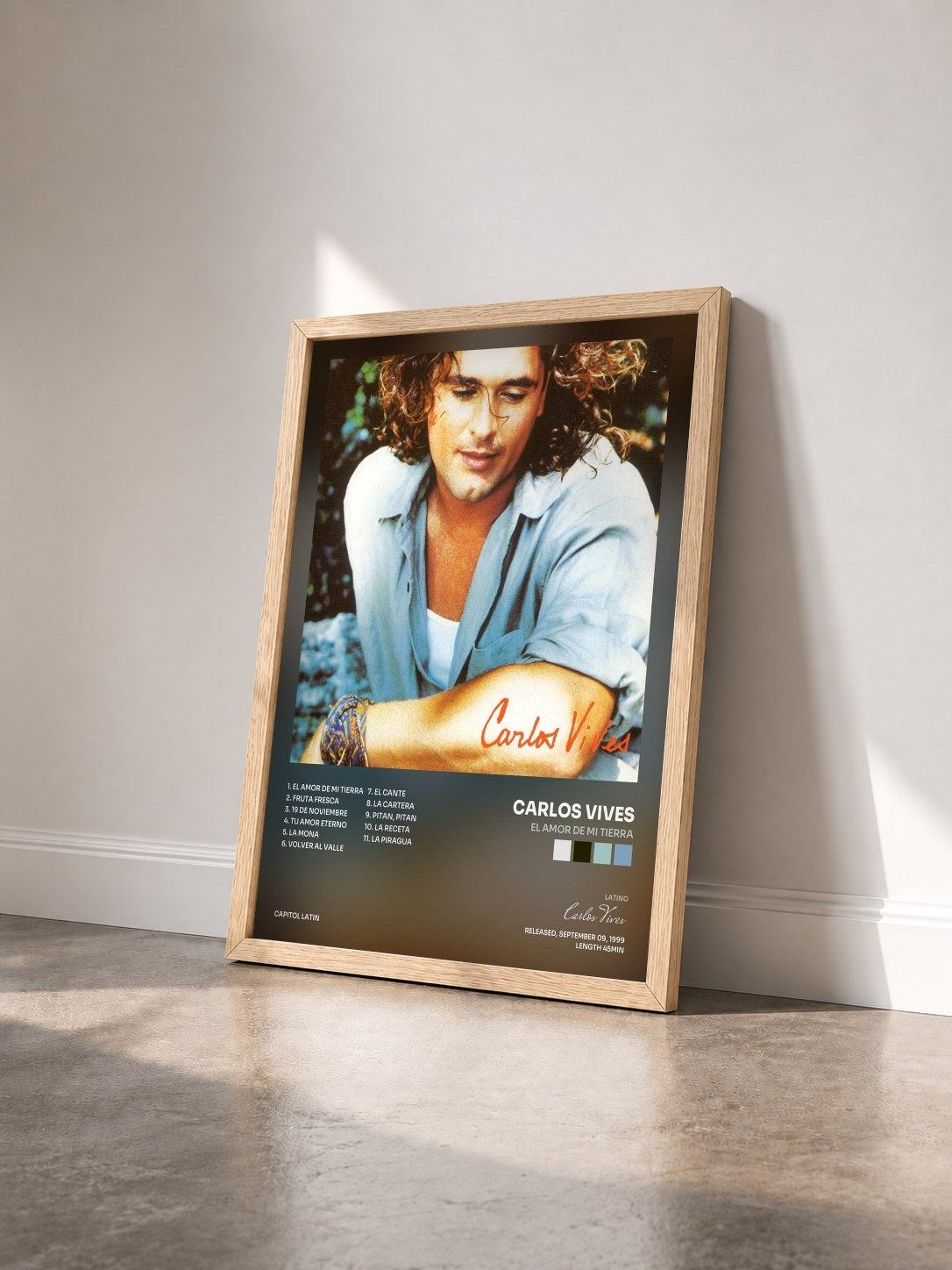 #bois Tableau de l'album El Amor De Mi Tierra de Carlos Vives vu de trois quarts, cadre en bois brut
