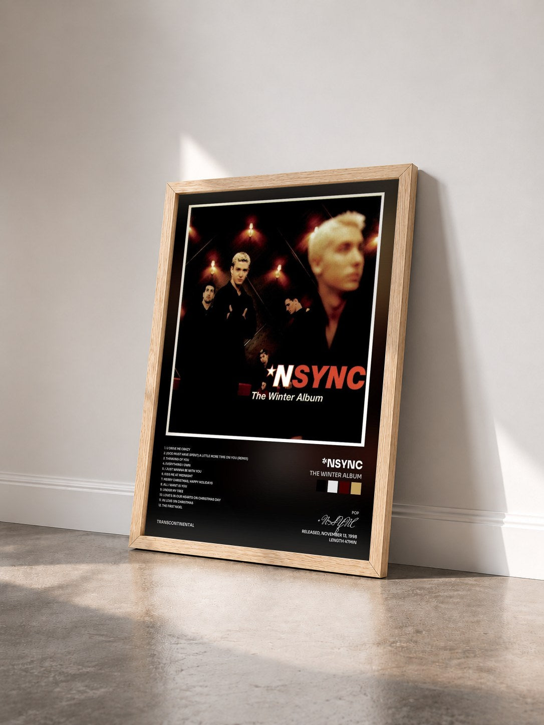 #bois Tableau de l'album The Winter Album de *NSYNC vu de trois quarts, cadre en bois brut
