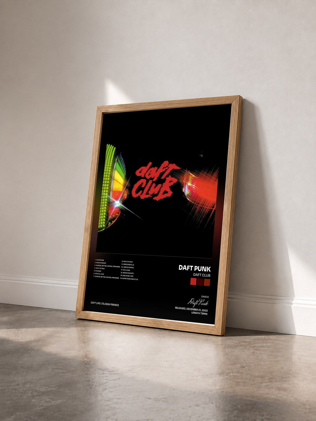 #bois Tableau de l'album Daft Club de Daft Punk vu de trois quarts, cadre en bois brut