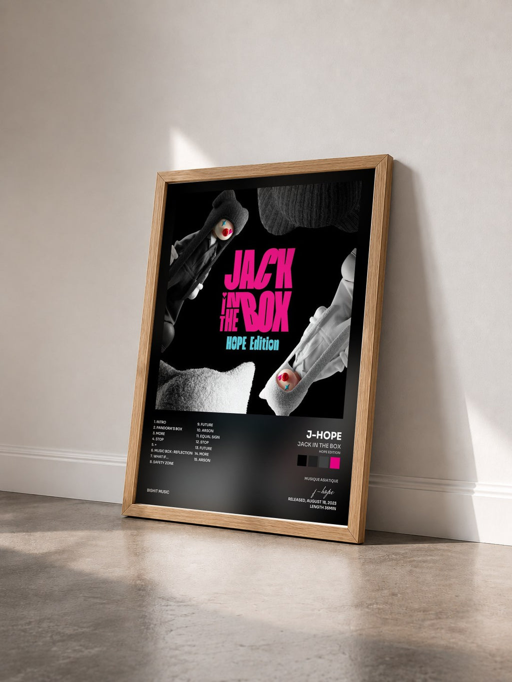 #bois Tableau de l'album Jack In The Box (HOPE Edition) de j-hope vu de trois quarts, cadre en bois brut