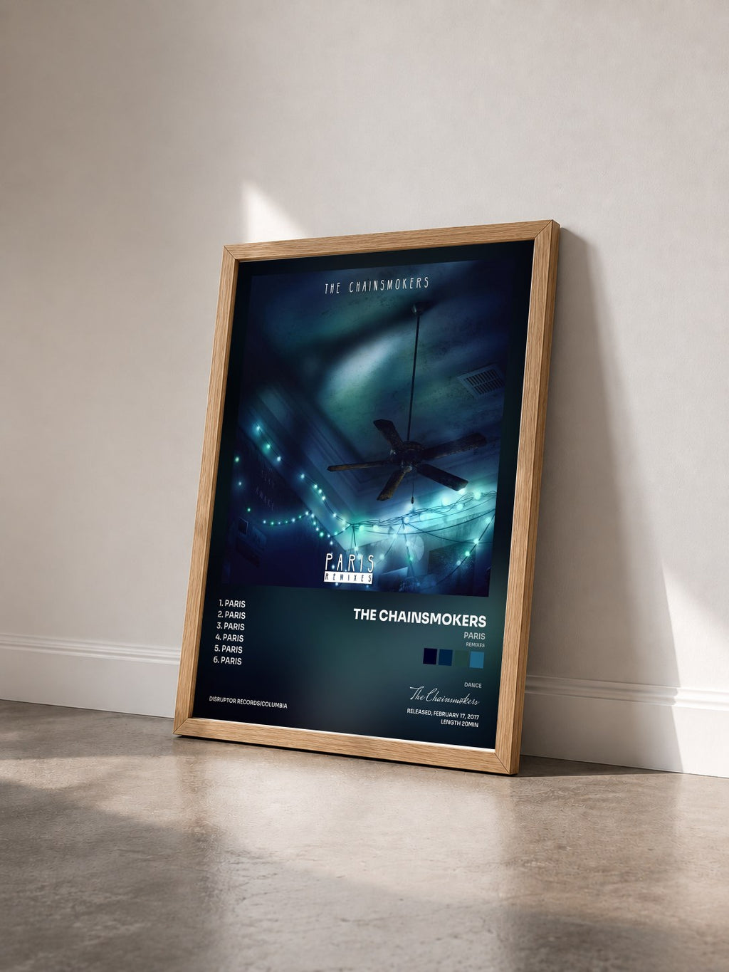 #bois Tableau de l'album Paris (Remixes) de The Chainsmokers vu de trois quarts, cadre en bois brut
