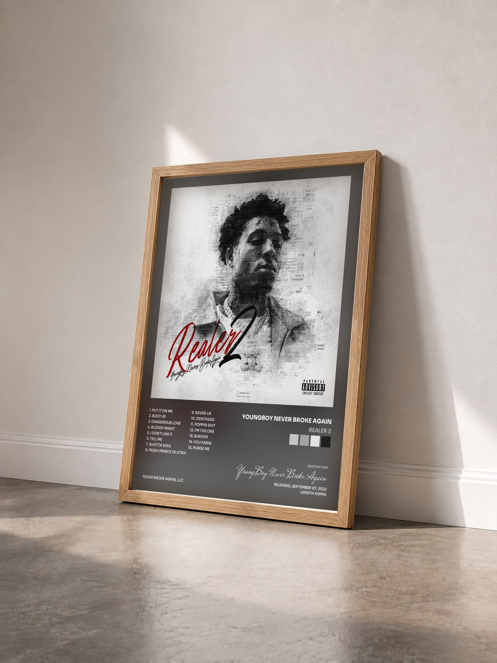 #bois Tableau de l'album Realer 2 de YoungBoy Never Broke Again vu de trois quarts, cadre en bois brut