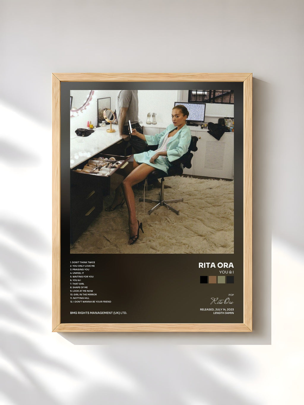 #bois Tableau de l'album You & I de Rita Ora, cadre en bois brut, imprimé et encadré en France