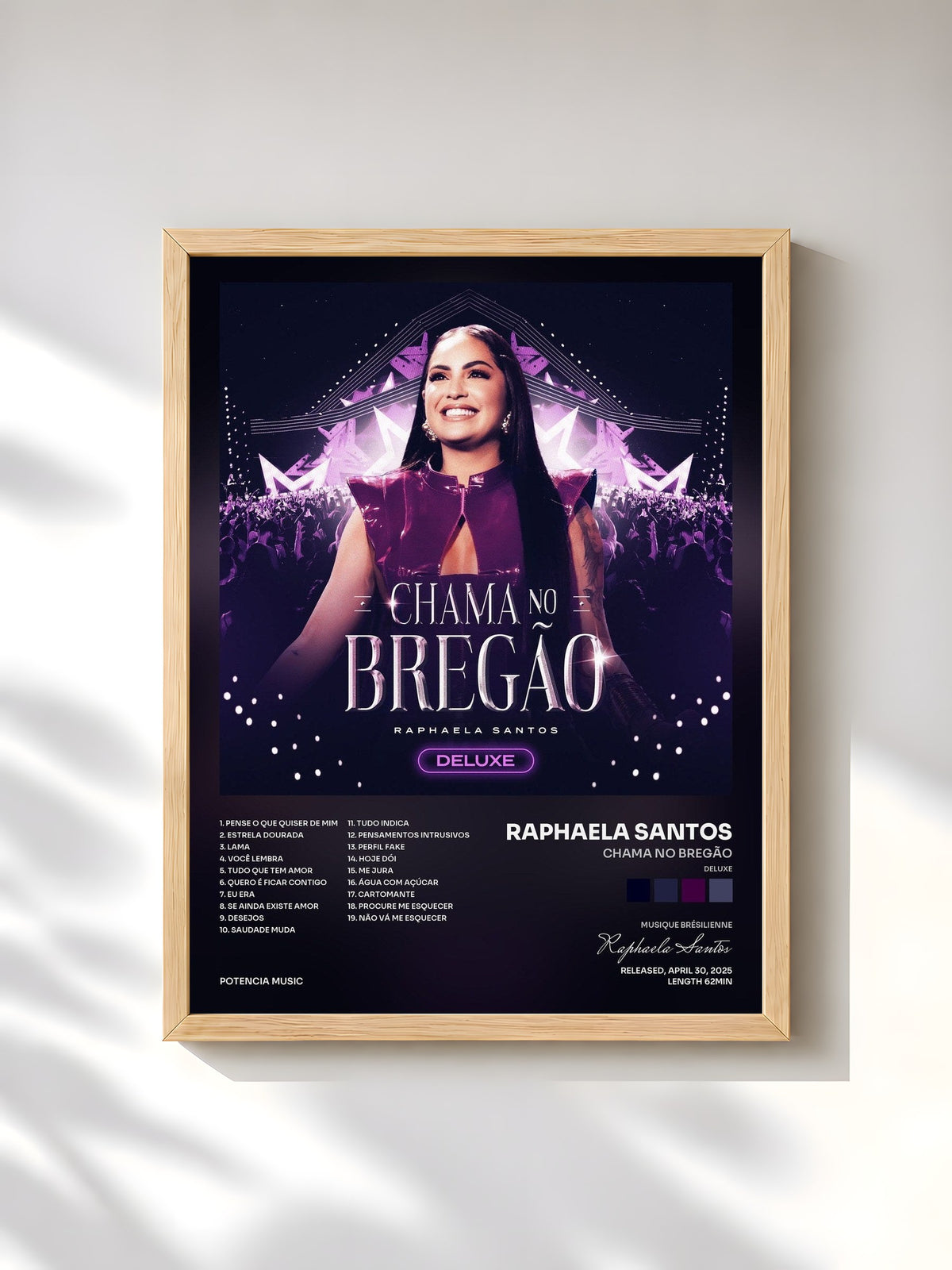 #bois Tableau de l'album Chama no Bregão (Deluxe) de Raphaela Santos, cadre en bois brut, imprimé et encadré en France