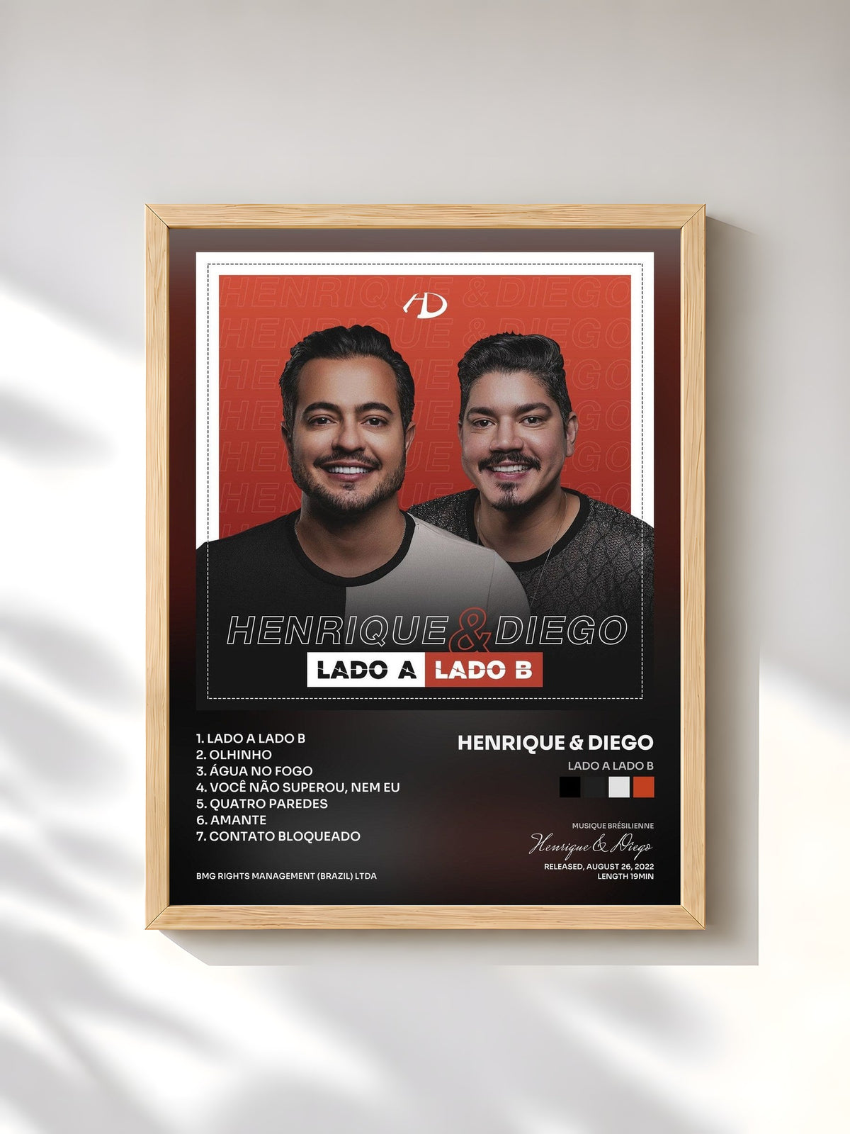 #bois Tableau de l'album Lado A Lado B de Henrique & Diego, cadre en bois brut, imprimé et encadré en France