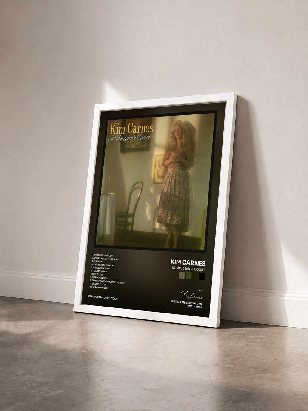 #blanc Tableau de l'album St. Vincent's Court de Kim Carnes vu de trois quarts, cadre blanc