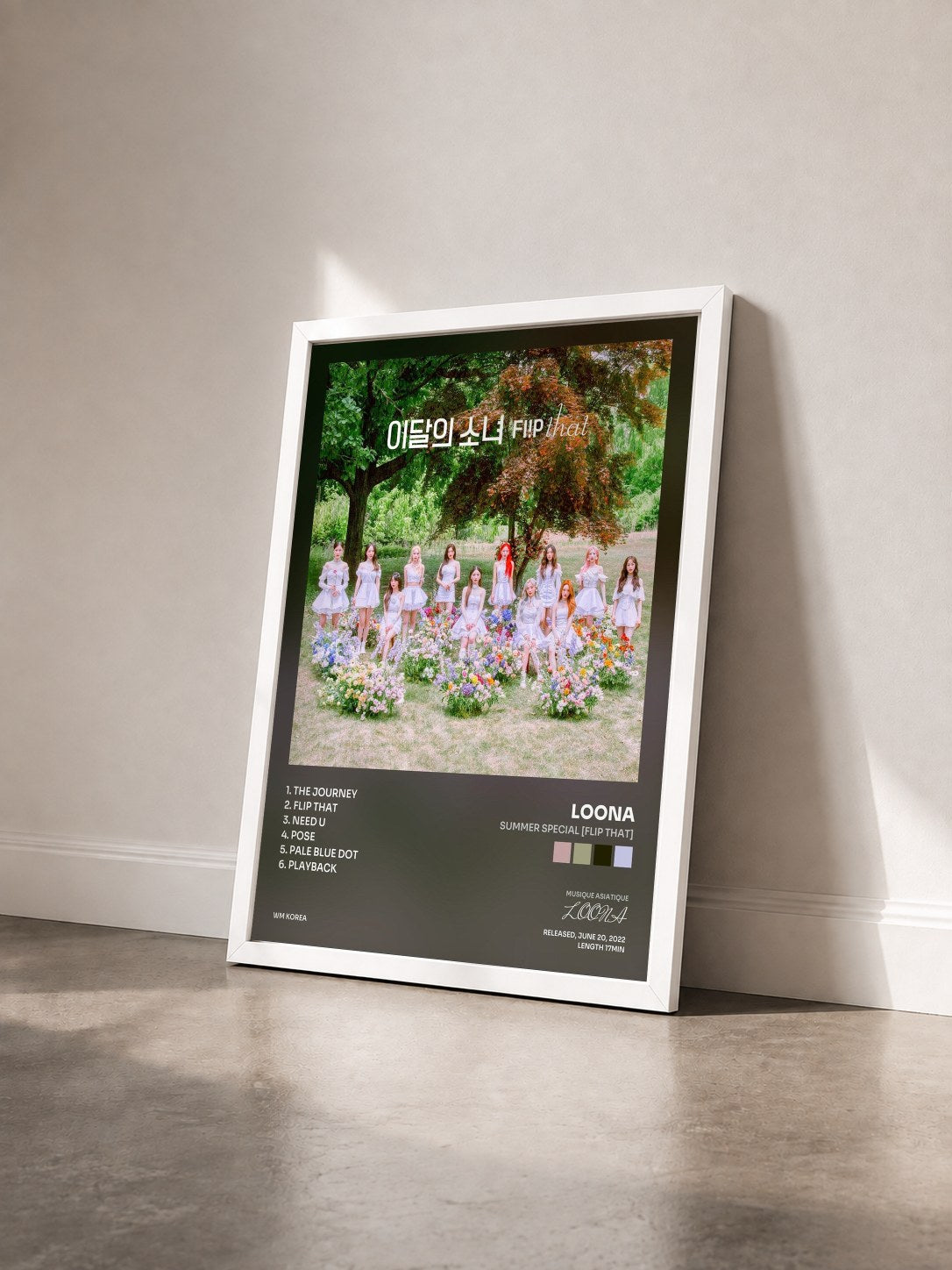 #blanc Tableau de l'album Summer Special [Flip That] de LOONA vu de trois quarts, cadre blanc