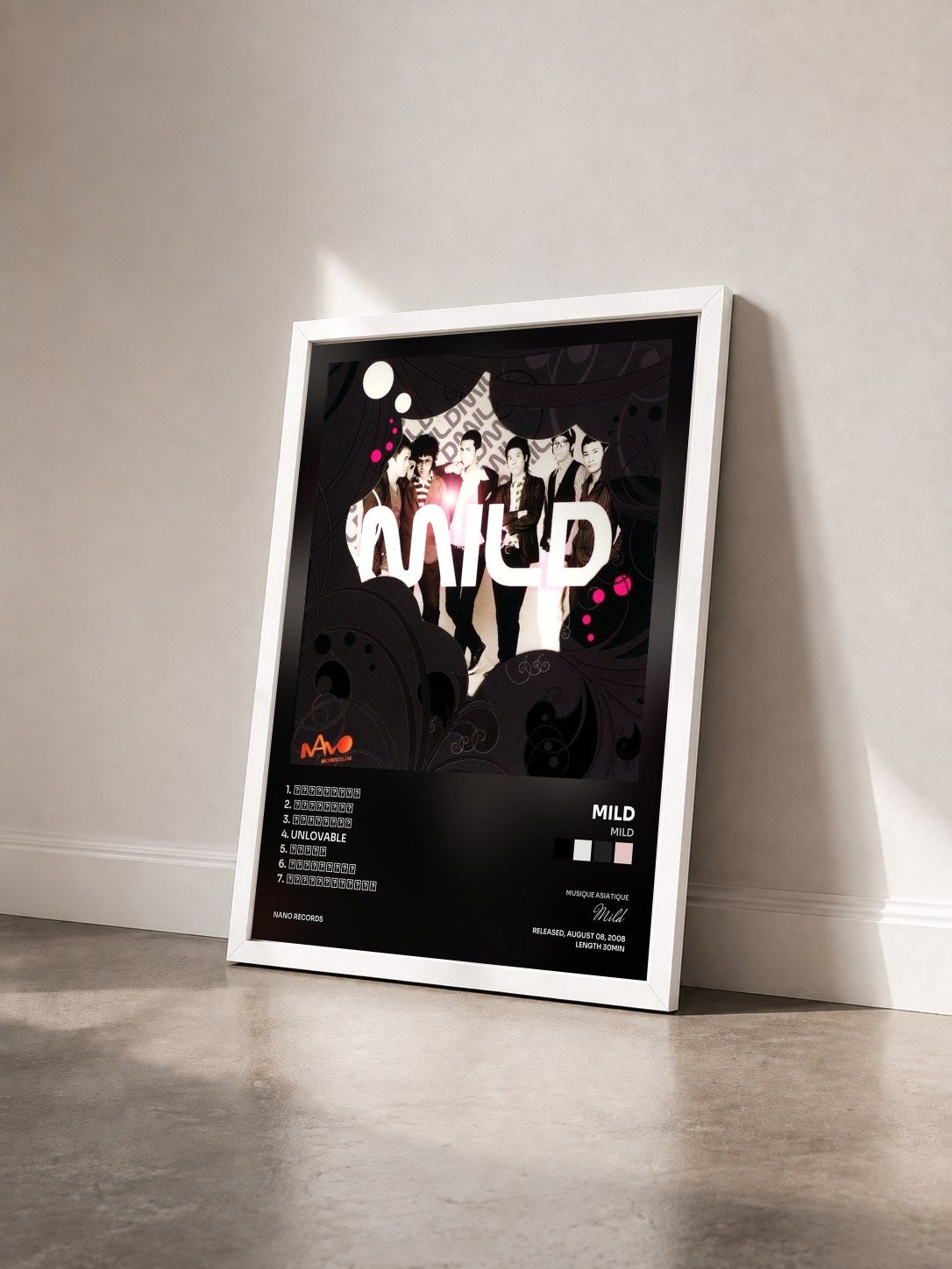 #blanc Tableau de l'album Mild de Mild vu de trois quarts, cadre blanc