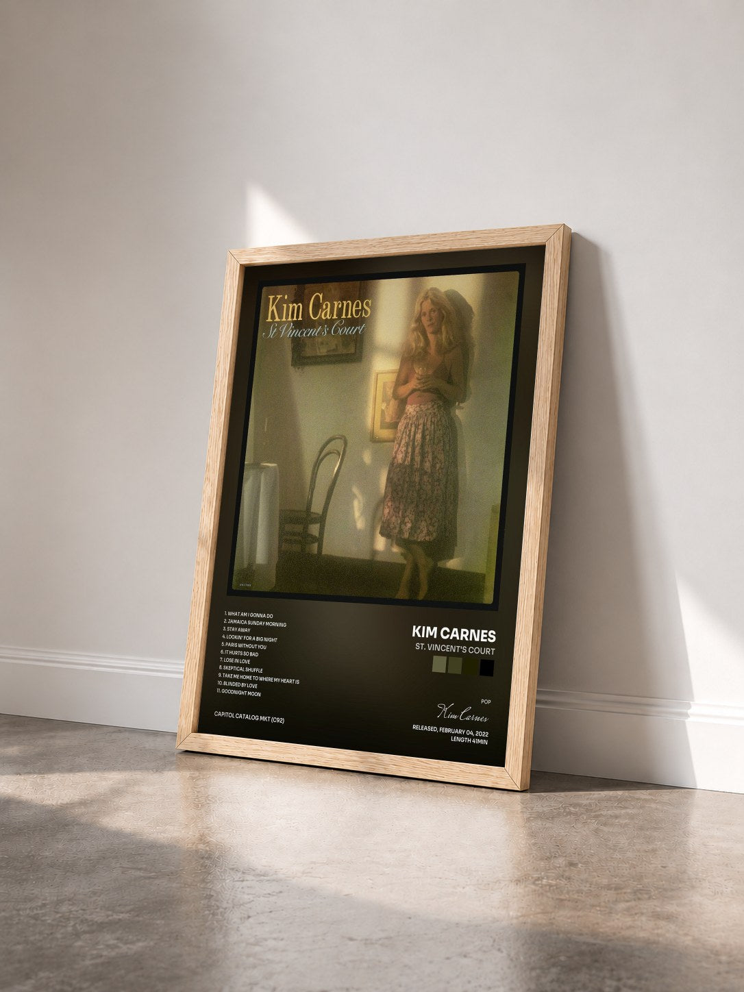 #bois Tableau de l'album St. Vincent's Court de Kim Carnes vu de trois quarts, cadre en bois brut