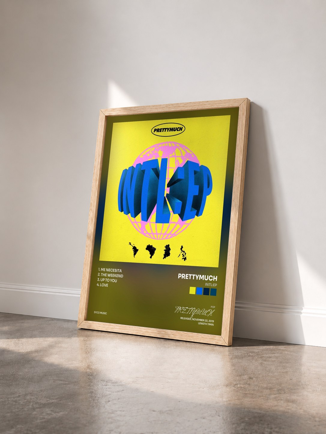 #bois Tableau de l'album INTL:EP de PRETTYMUCH vu de trois quarts, cadre en bois brut