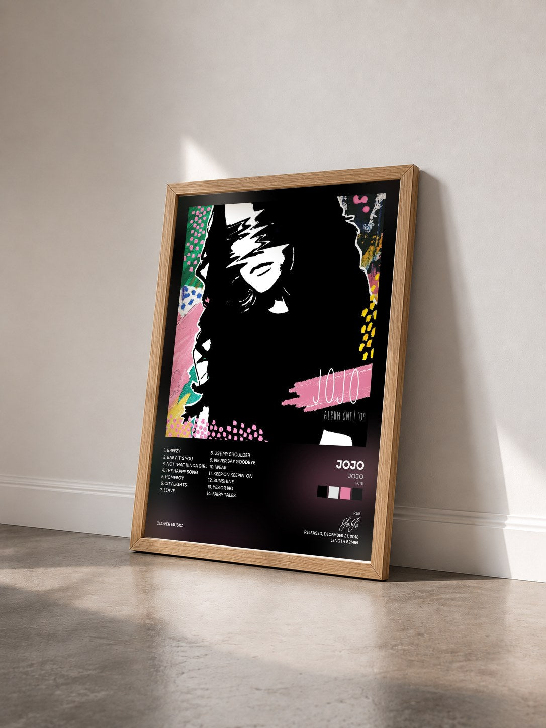 #bois Tableau de l'album JoJo (2018) de JoJo vu de trois quarts, cadre en bois brut
