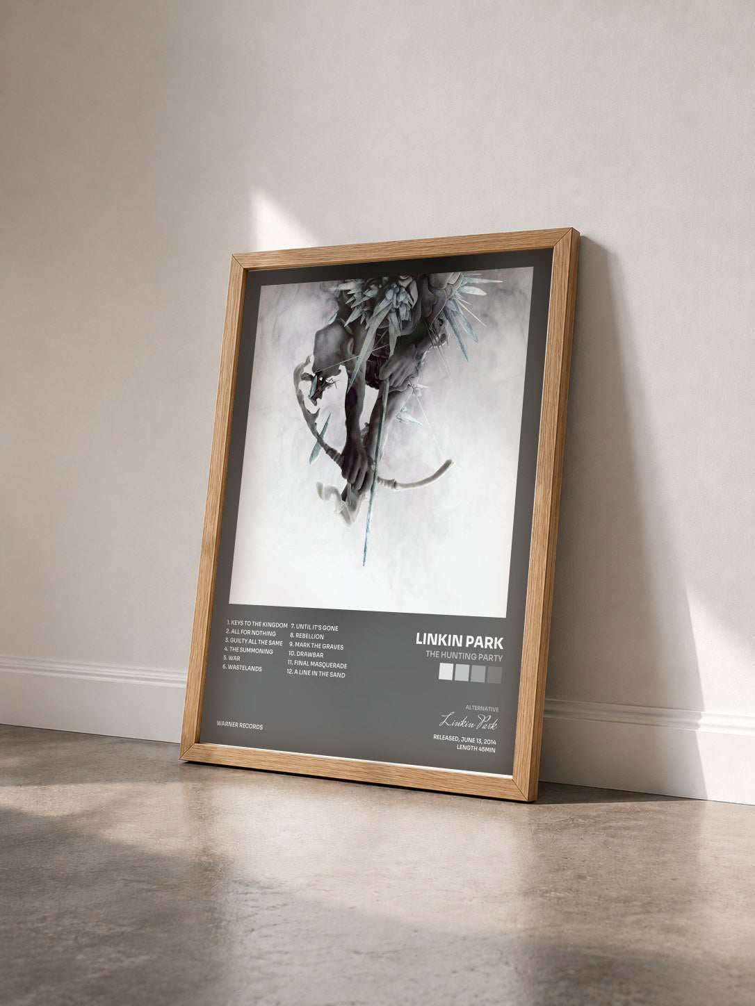 #bois Tableau de l'album The Hunting Party de Linkin Park vu de trois quarts, cadre en bois brut