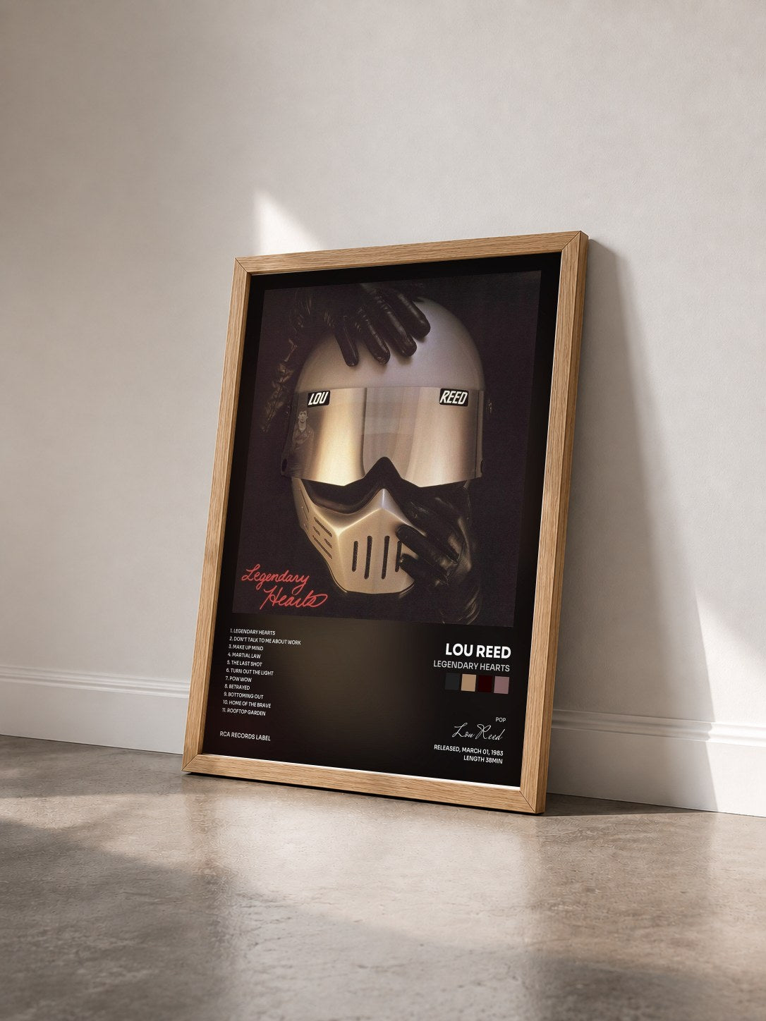 #bois Tableau de l'album Legendary Hearts de Lou Reed vu de trois quarts, cadre en bois brut