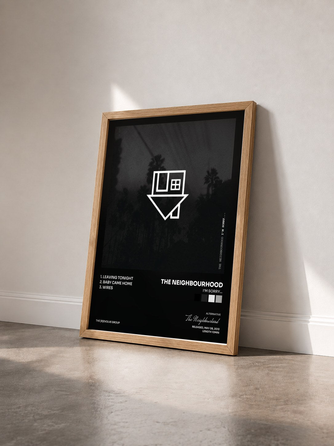 #bois Tableau de l'album I'm Sorry... de The Neighbourhood vu de trois quarts, cadre en bois brut