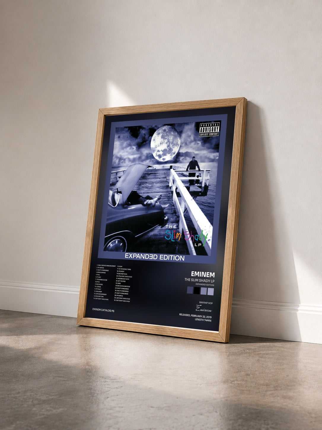 #bois Tableau de l'album The Slim Shady LP (Expanded Edition) de Eminem vu de trois quarts, cadre en bois brut