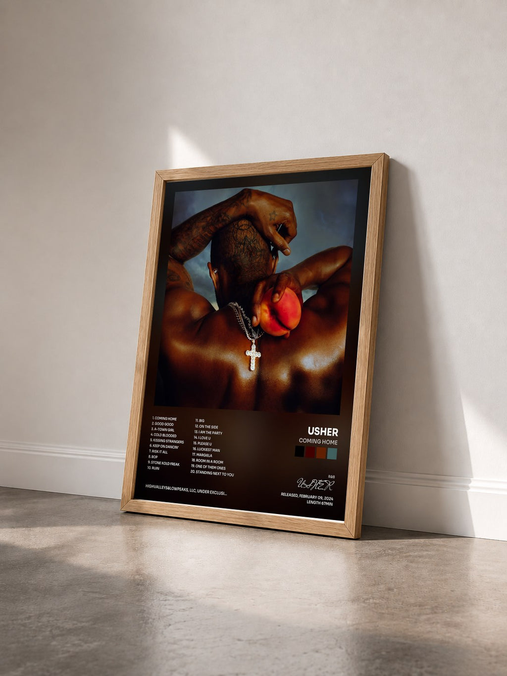 #bois Tableau de l'album COMING HOME de USHER vu de trois quarts, cadre en bois brut