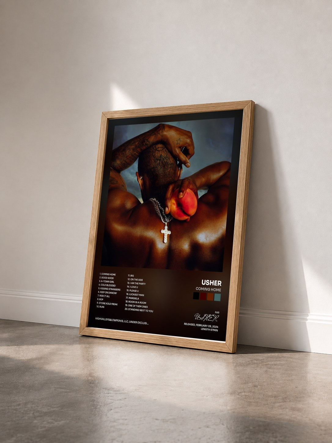 #bois Tableau de l'album COMING HOME de USHER vu de trois quarts, cadre en bois brut