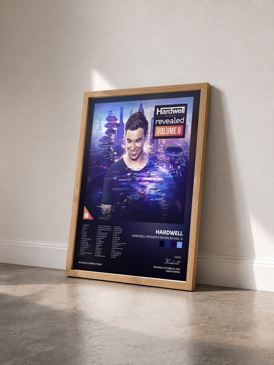 #bois Tableau de l'album Hardwell presents Revealed Vol. 9 de Hardwell vu de trois quarts, cadre en bois brut