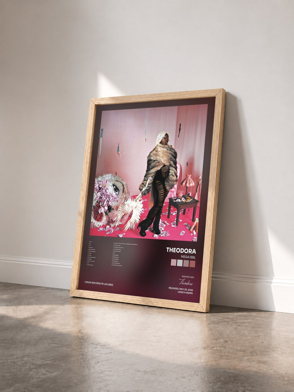 #bois Tableau de l'album MEGA BBL de Theodora vu de trois quarts, cadre en bois brut