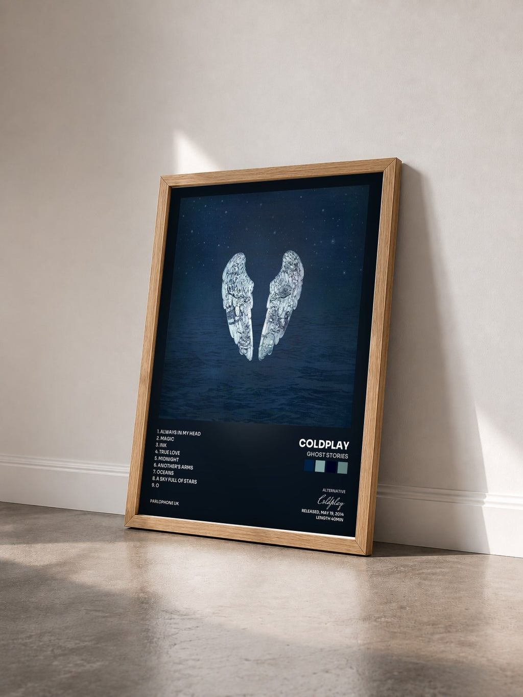 #bois Tableau de l'album Ghost Stories de Coldplay vu de trois quarts, cadre en bois brut