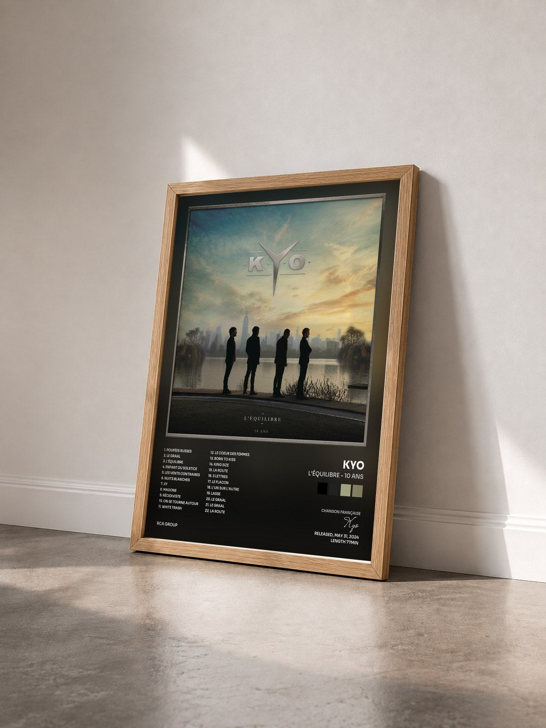 #bois Tableau de l'album L'équilibre - 10 ans de Kyo vu de trois quarts, cadre en bois brut
