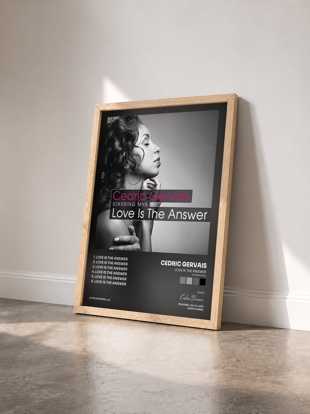 #bois Tableau de l'album Love Is The Answer (Starring Mya) de Cedric Gervais vu de trois quarts, cadre en bois brut
