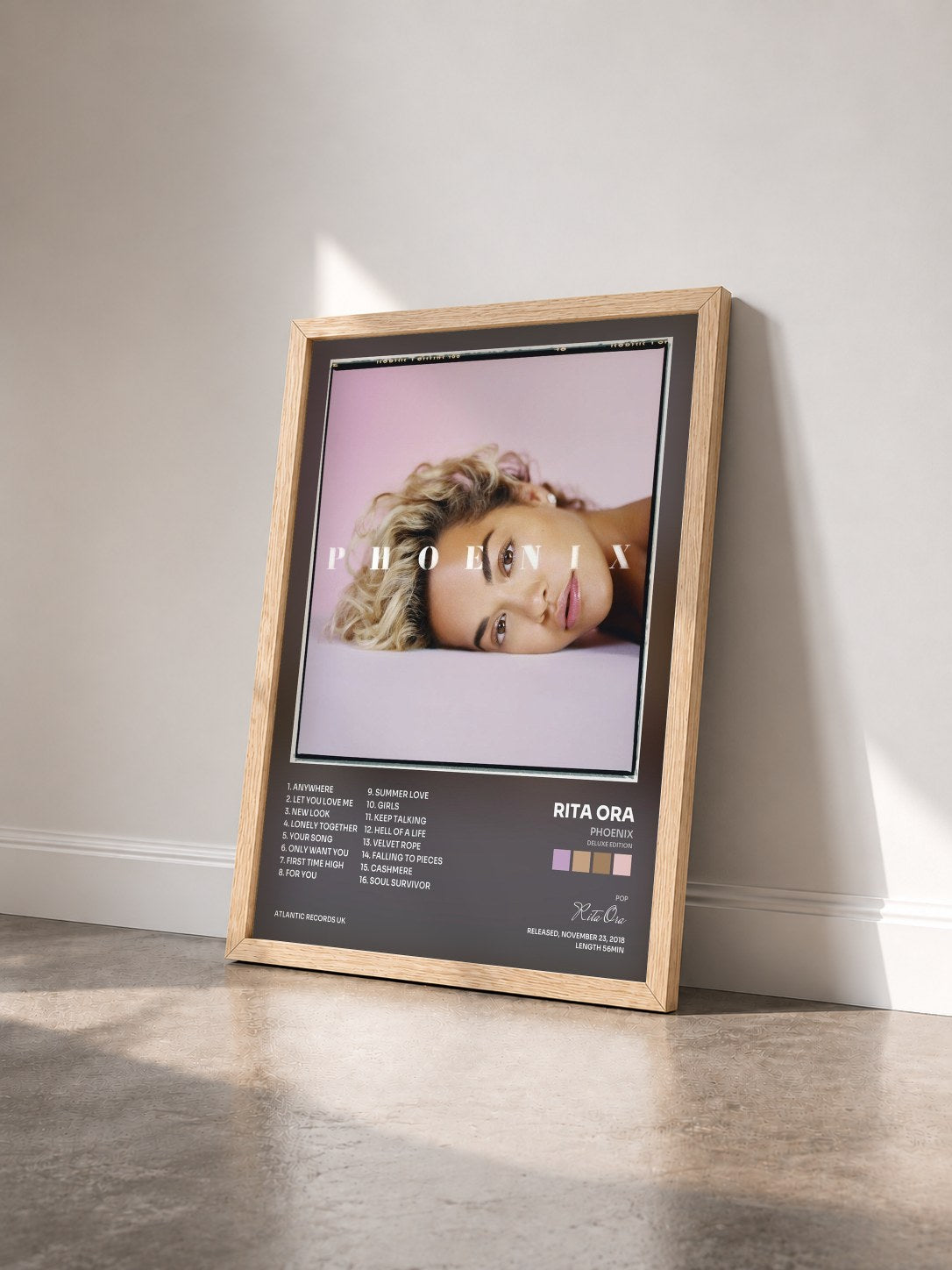 #bois Tableau de l'album Phoenix (Deluxe Edition) de Rita Ora vu de trois quarts, cadre en bois brut