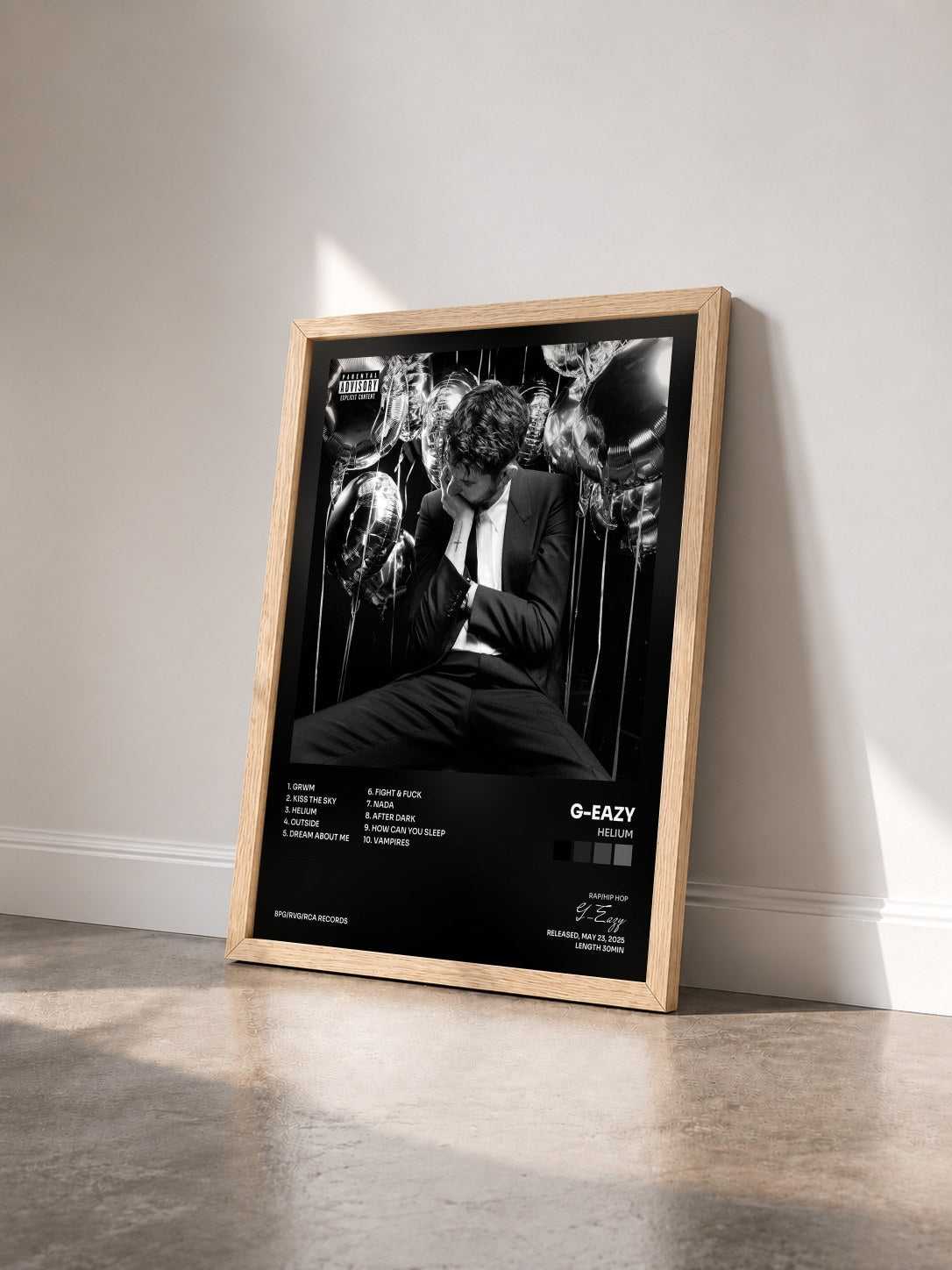 #bois Tableau de l'album Helium de G-Eazy vu de trois quarts, cadre en bois brut