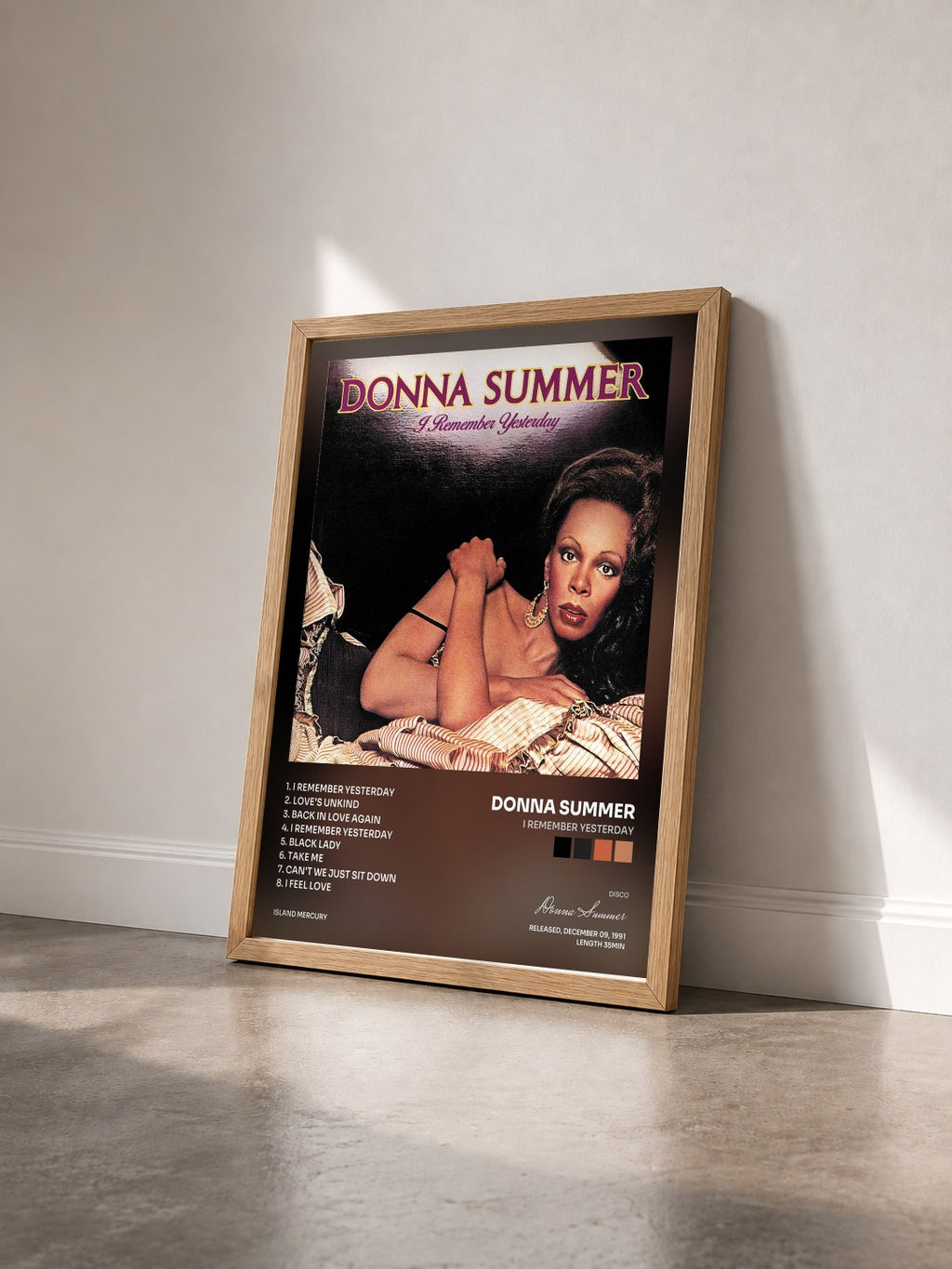 #bois Tableau de l'album I Remember Yesterday de Donna Summer vu de trois quarts, cadre en bois brut
