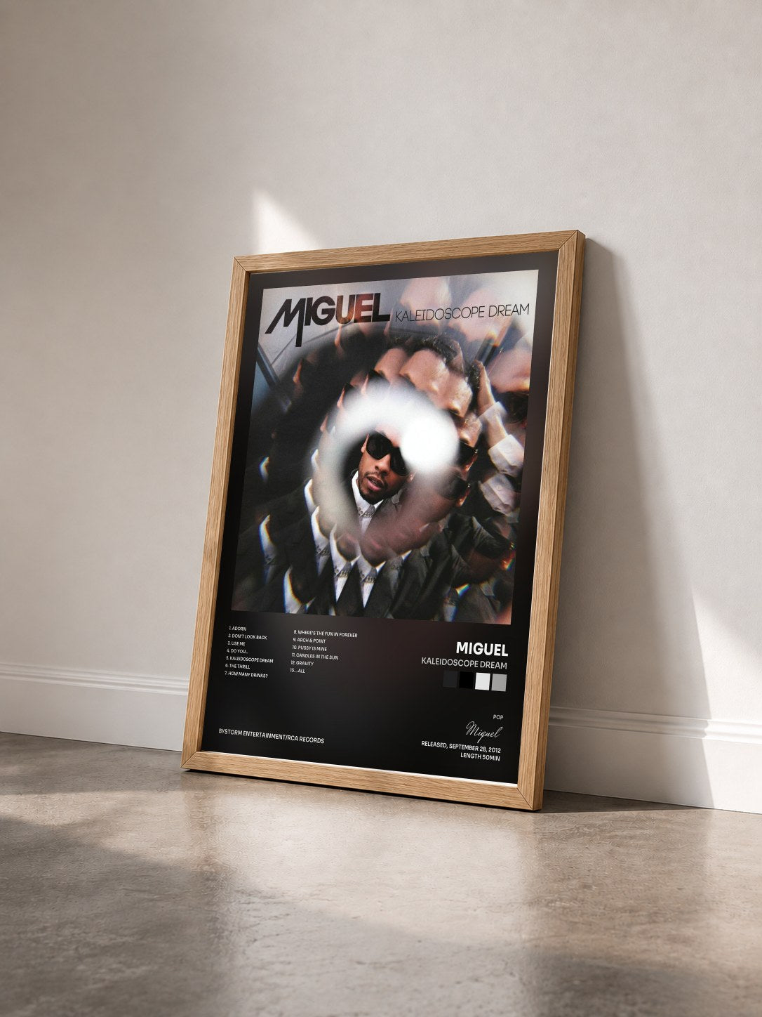 #bois Tableau de l'album Kaleidoscope Dream de Miguel vu de trois quarts, cadre en bois brut