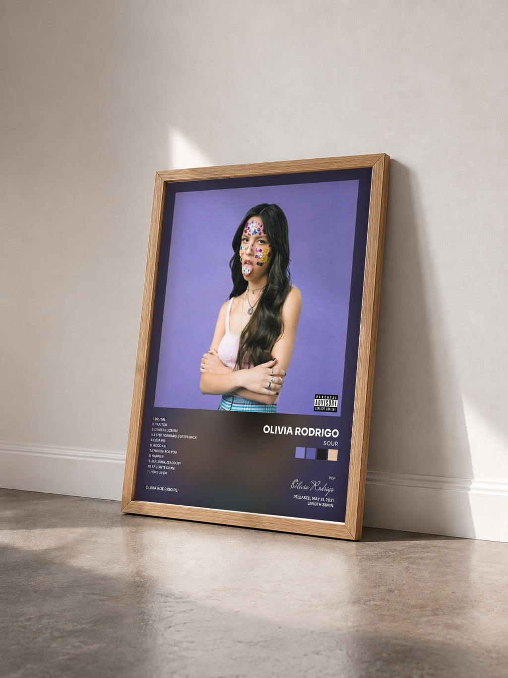 #bois Tableau de l'album SOUR de Olivia Rodrigo vu de trois quarts, cadre en bois brut
